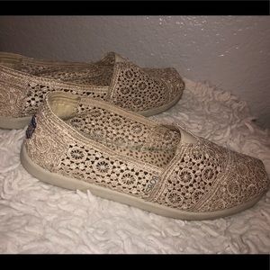 Lace Detailed Bobs